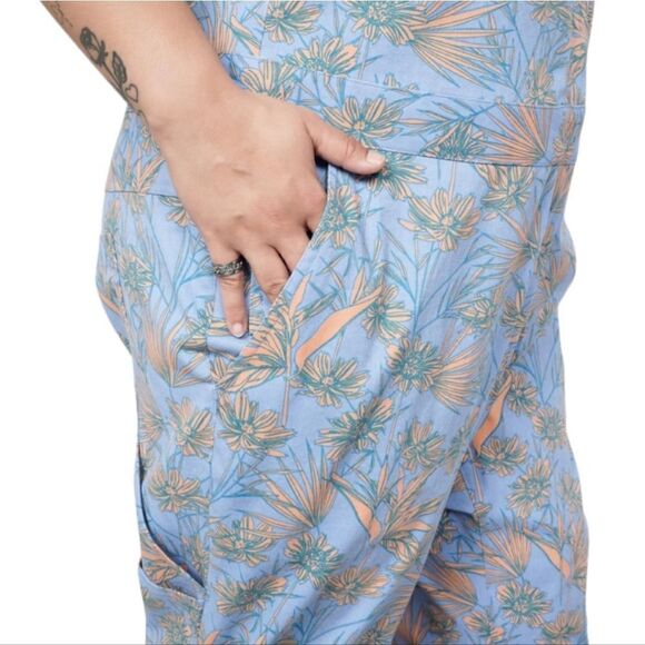 The Essential Sleeveless Coverall - Picture 4 of 9